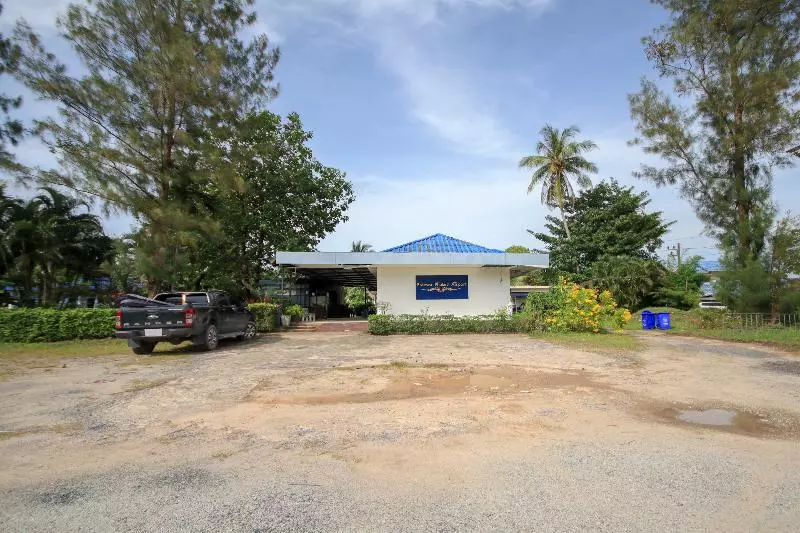 Hotelli Capital O75345 Praewa Villas Naiyang Phuket
