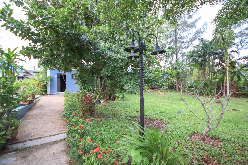 호텔 Capital O75345 Praewa Villas Naiyang Phuket