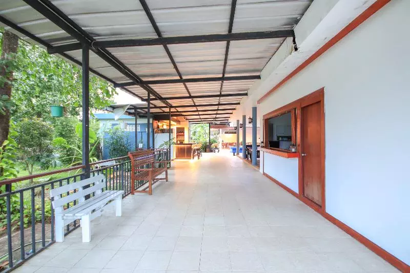 Hotelli Capital O75345 Praewa Villas Naiyang Phuket