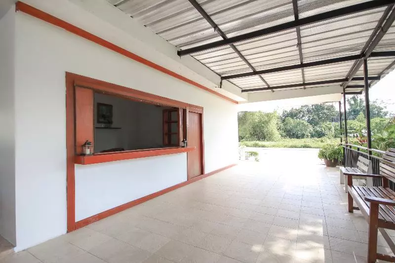 Hotelli Capital O75345 Praewa Villas Naiyang Phuket