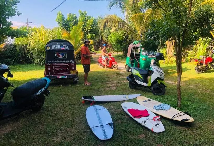 Hotelli Laguna Surfing Stay