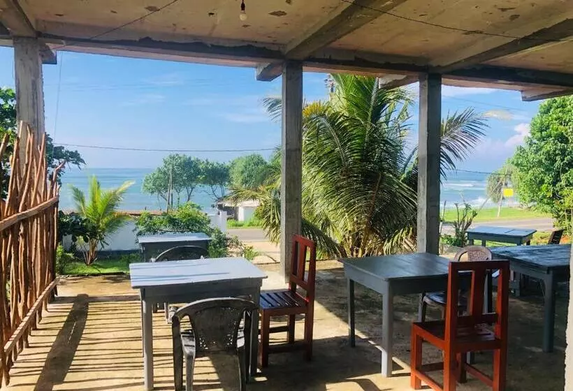 Hotelli Laguna Surfing Stay