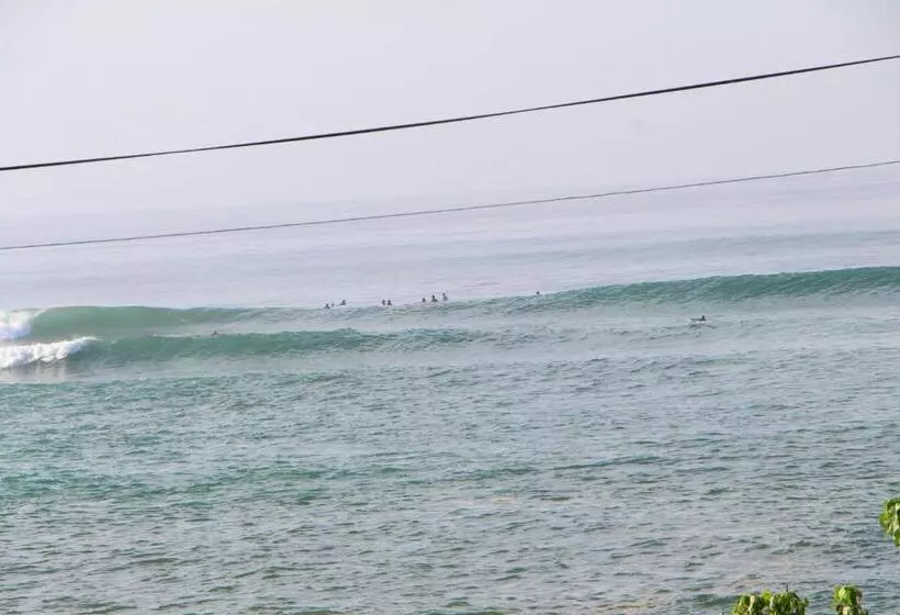 Hotelli Laguna Surfing Stay
