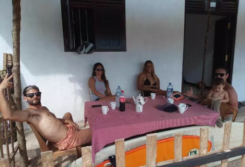 Hotelli Laguna Surfing Stay