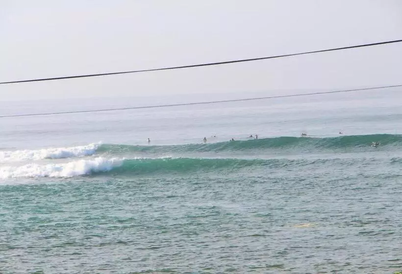 Hotelli Laguna Surfing Stay