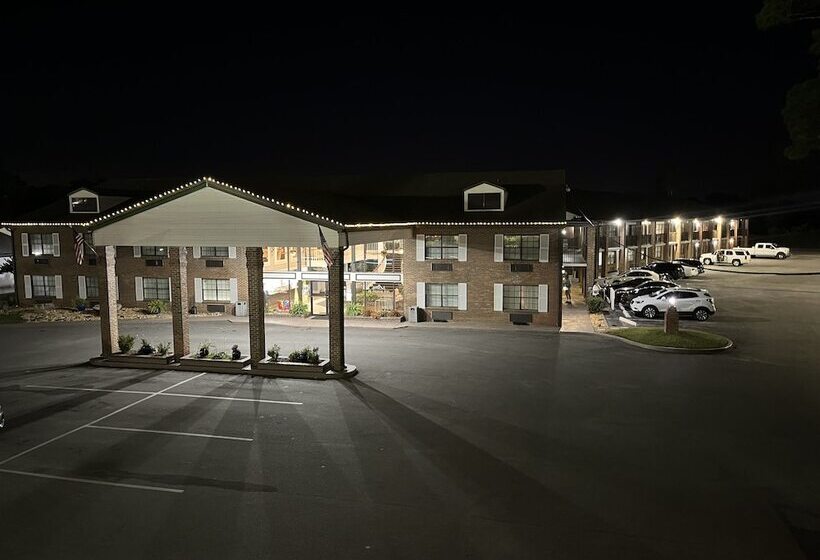 בית מלון כפרי At Home Inn   Pensacola