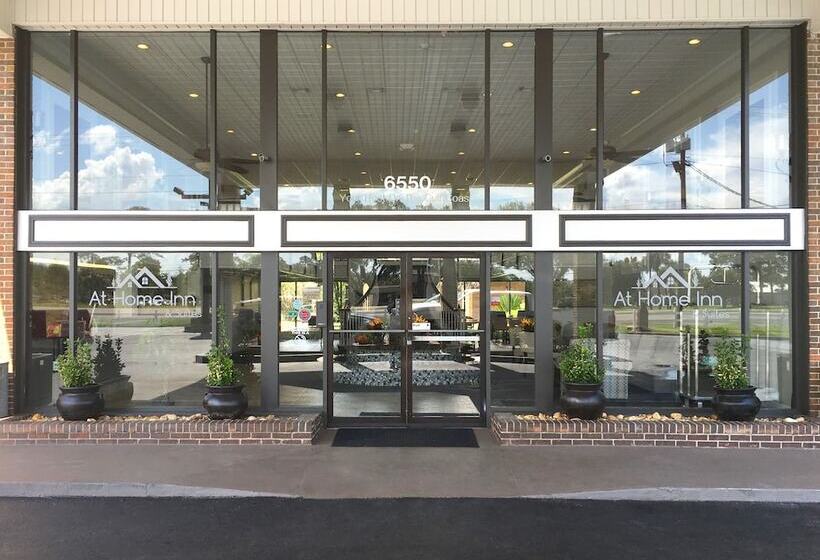 בית מלון כפרי At Home Inn   Pensacola