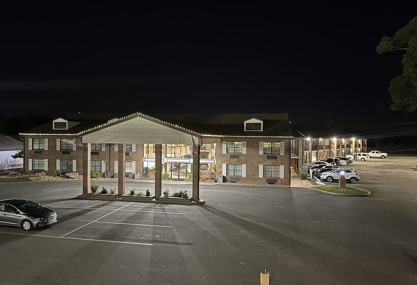 בית מלון כפרי At Home Inn   Pensacola