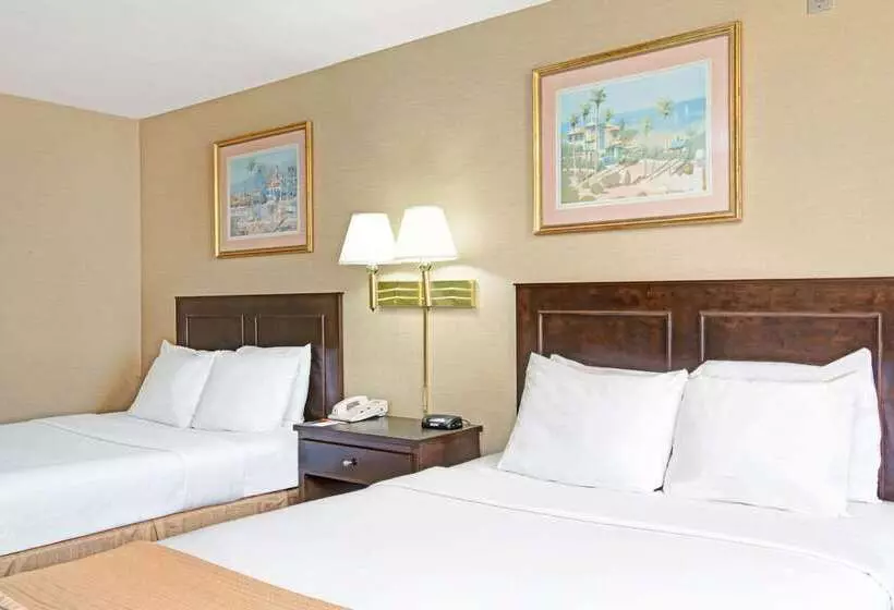 호텔 Howard Johnson By Wyndham Torrance