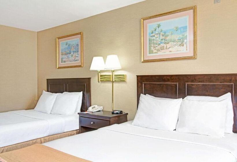 فندق Howard Johnson By Wyndham Torrance