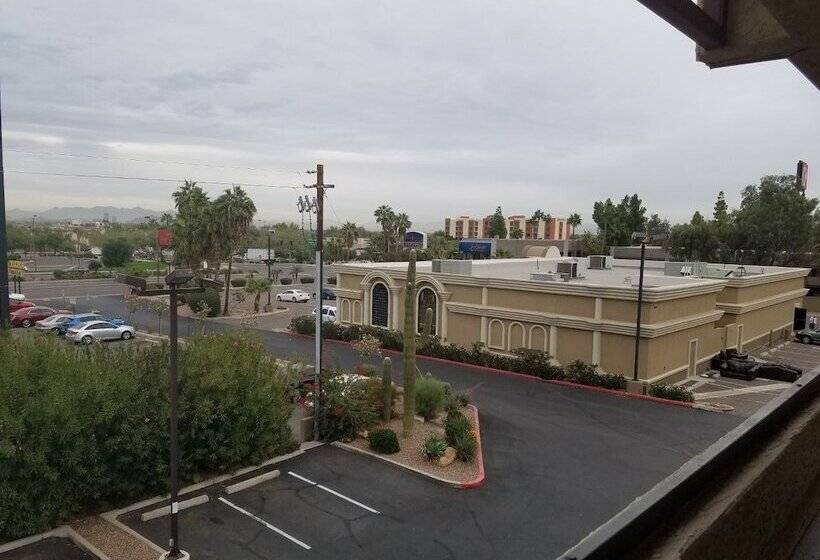 בית מלון כפרי Infinity Inn & Suites