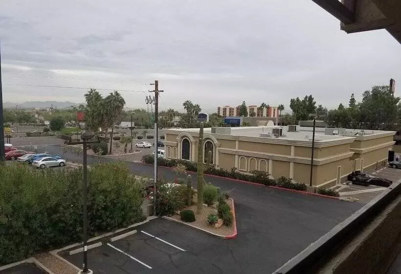 호텔 Infinity Inn & Suites