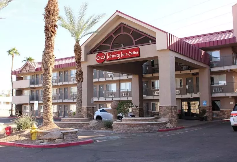 호텔 Infinity Inn & Suites