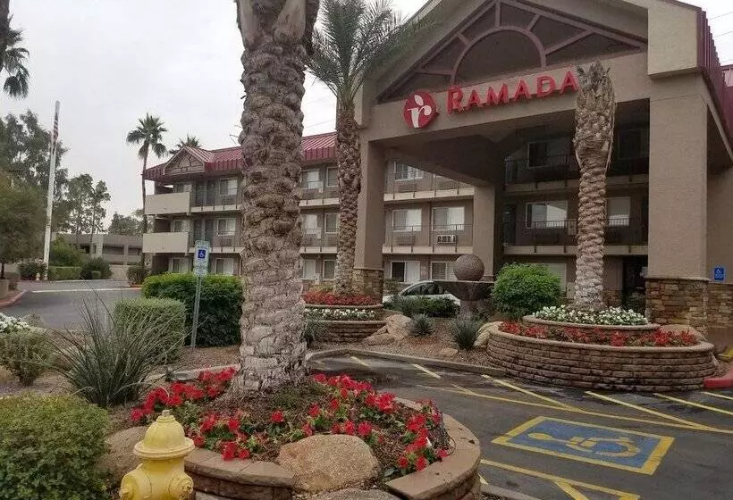 호텔 Infinity Inn & Suites