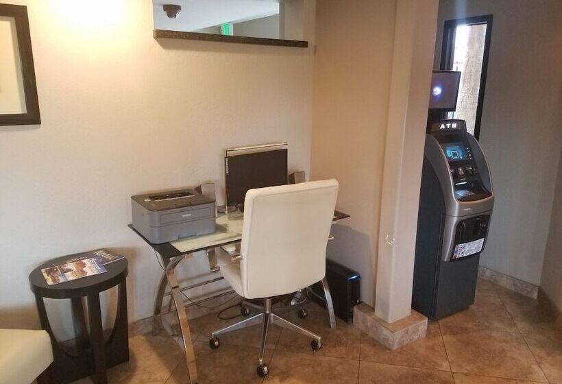 בית מלון כפרי Infinity Inn & Suites