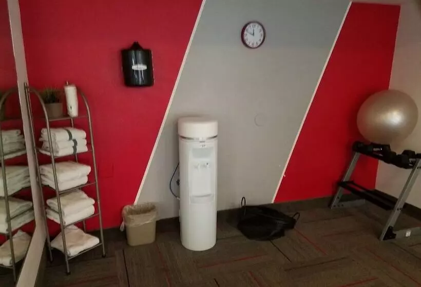 호텔 Infinity Inn & Suites