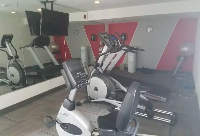 호텔 Infinity Inn & Suites