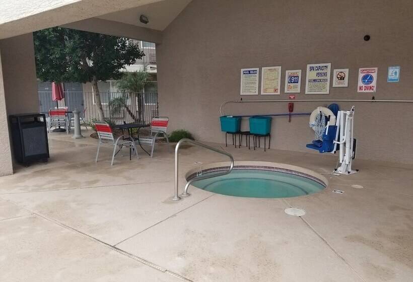 בית מלון כפרי Infinity Inn & Suites