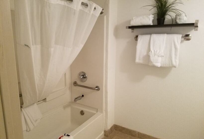 בית מלון כפרי Infinity Inn & Suites