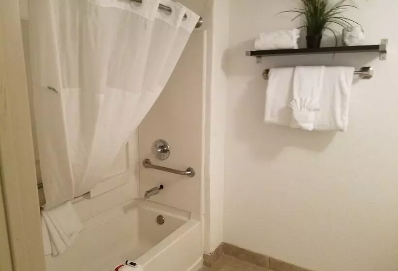 호텔 Infinity Inn & Suites