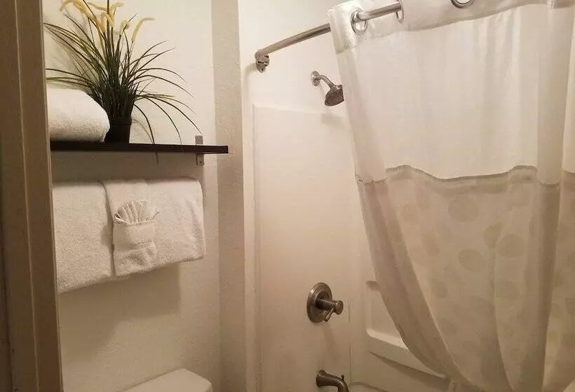 호텔 Infinity Inn & Suites