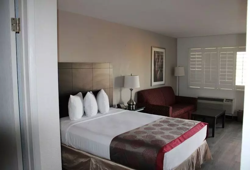 호텔 Infinity Inn & Suites