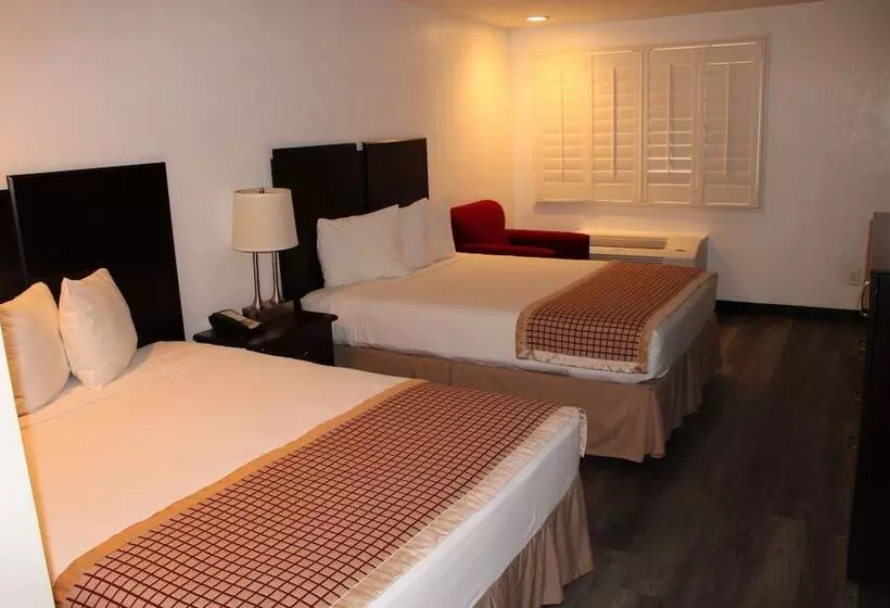 호텔 Infinity Inn & Suites