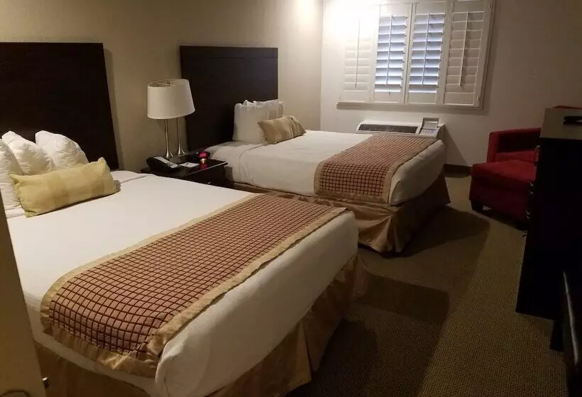 호텔 Infinity Inn & Suites