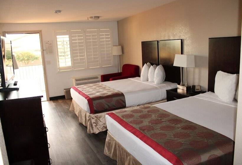 בית מלון כפרי Infinity Inn & Suites