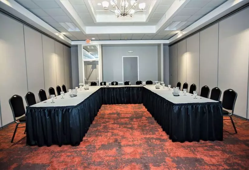 Ramada By Wyndham Jacksonville Hotel & Conference Center