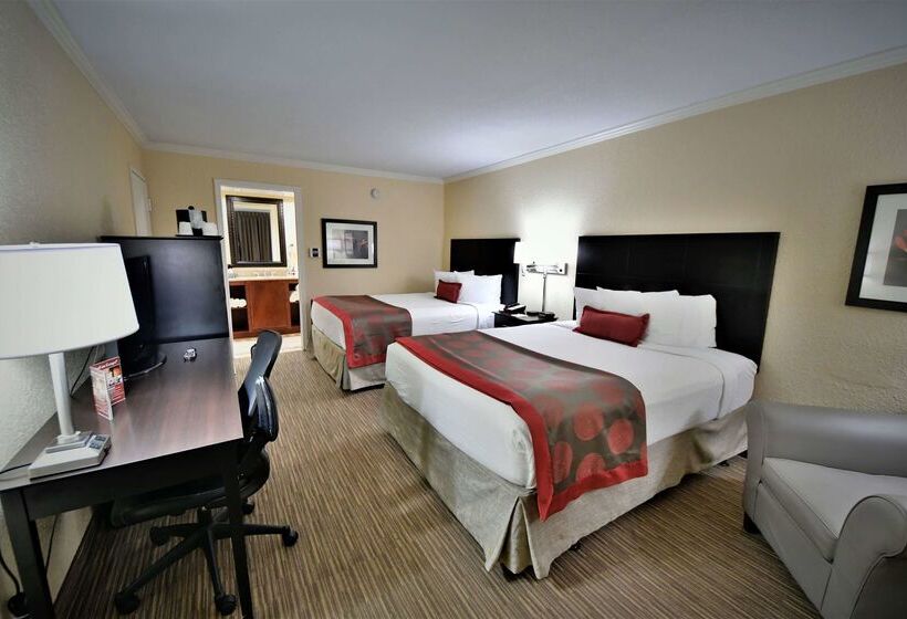 Ramada By Wyndham Jacksonville Hotel & Conference Center