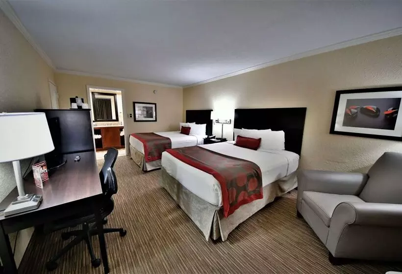 Ramada By Wyndham Jacksonville Hotel & Conference Center