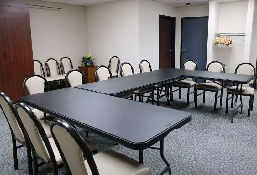 酒店 Ramada By Wyndham Bolingbrook