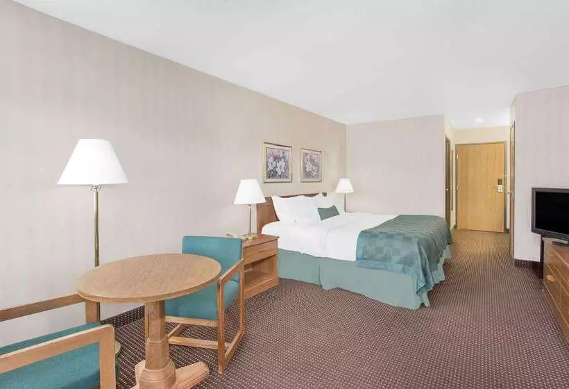 בית מלון כפרי Ramada By Wyndham Hancock Waterfront