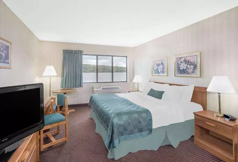 בית מלון כפרי Ramada By Wyndham Hancock Waterfront