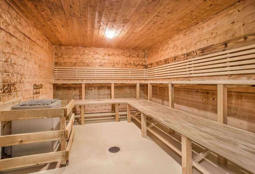 호텔 Ramada By Wyndham Hancock Waterfront