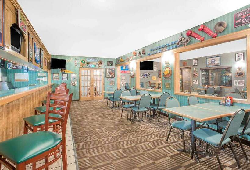 호텔 Ramada By Wyndham Hancock Waterfront