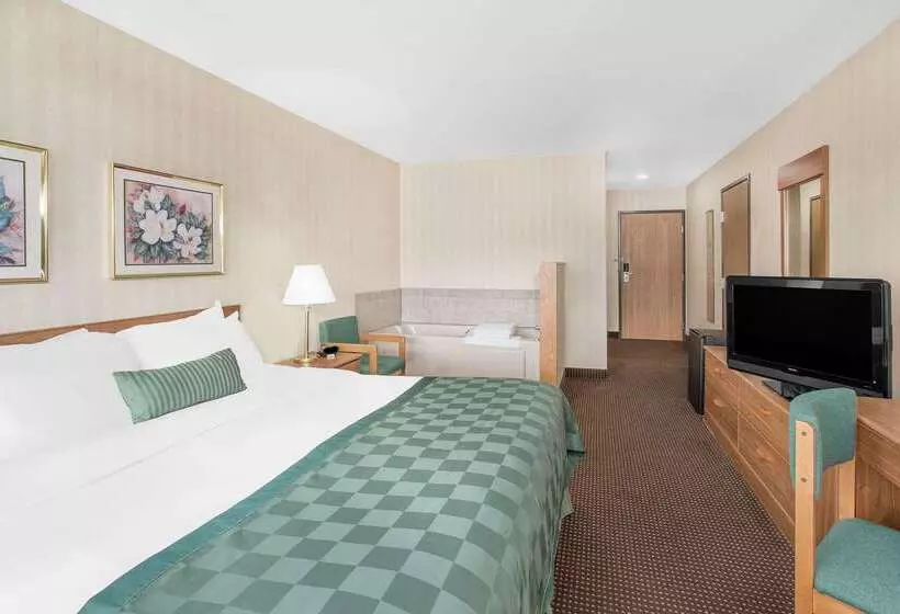 בית מלון כפרי Ramada By Wyndham Hancock Waterfront