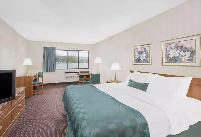 בית מלון כפרי Ramada By Wyndham Hancock Waterfront