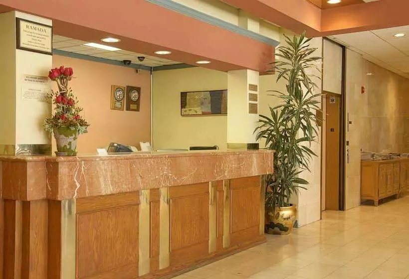 בית מלון כפרי Ramada By Wyndham Los Angeles/wilshire Center