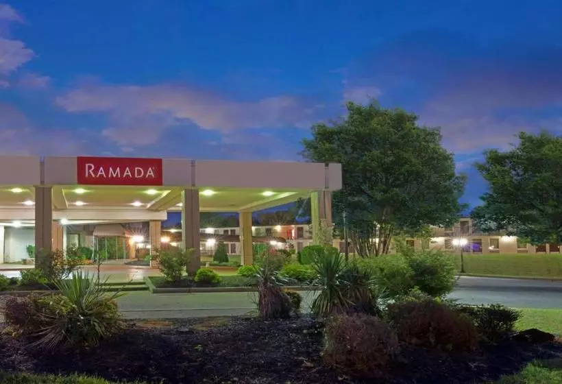 호텔 Ramada By Wyndham Louisville North