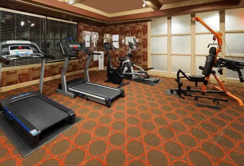 호텔 Ramada By Wyndham Louisville North