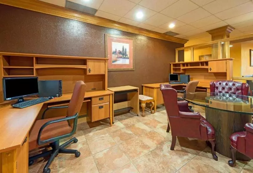 호텔 Ramada By Wyndham Louisville North