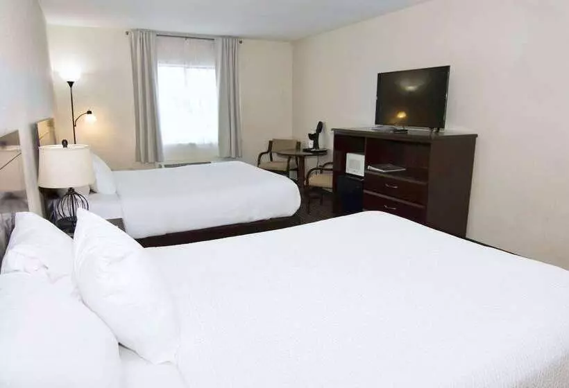 فندق Ramada By Wyndham Tell City