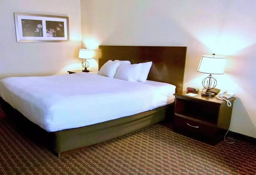 فندق Ramada By Wyndham Tell City