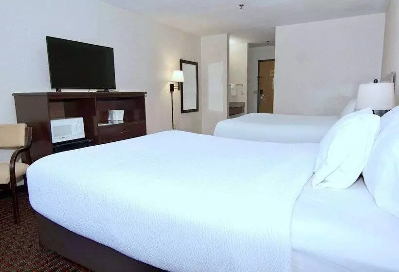 فندق Ramada By Wyndham Tell City