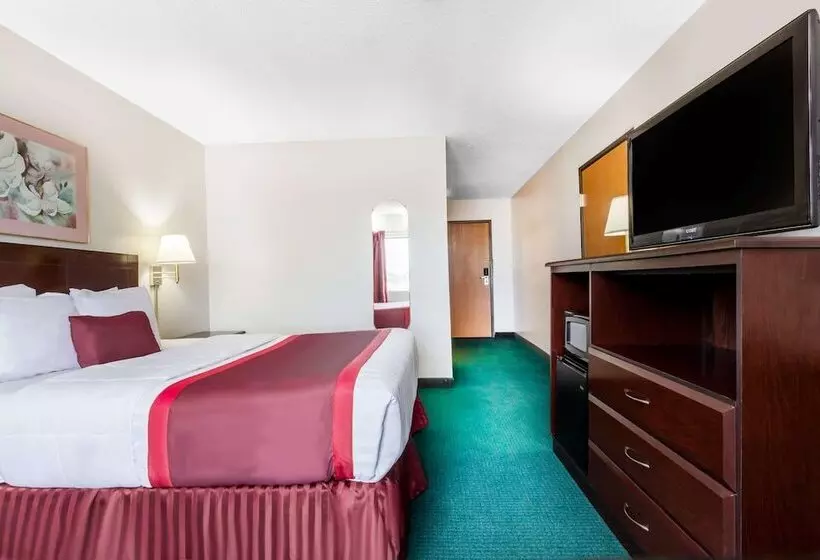 فندق Ramada By Wyndham Tell City