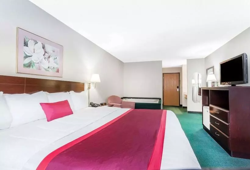 فندق Ramada By Wyndham Tell City