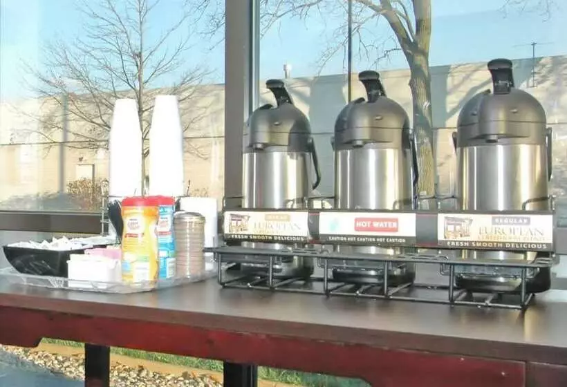 בית מלון כפרי Red Roof Plus Chicago   Hoffman Estates