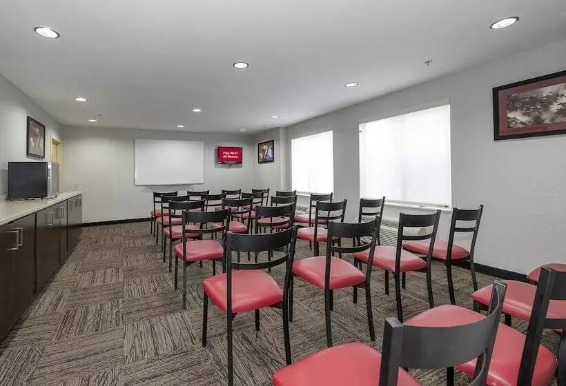 ホテル Red Roof Inn Plus+ Jacksonville – Southpoint